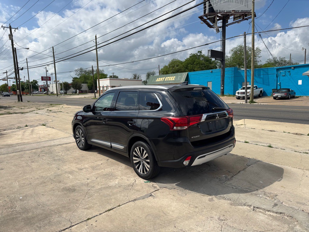 2019 Mitsubishi Outlander Image 4