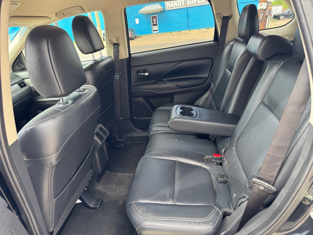 2019 Mitsubishi Outlander Image 12