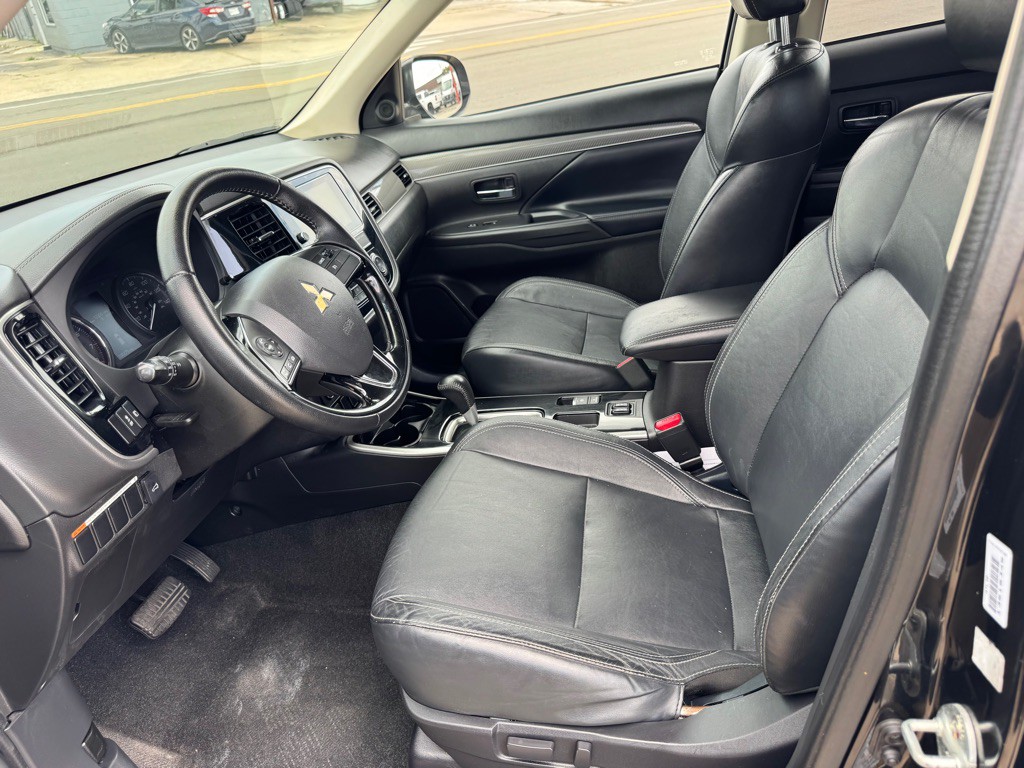 2019 Mitsubishi Outlander Image 13