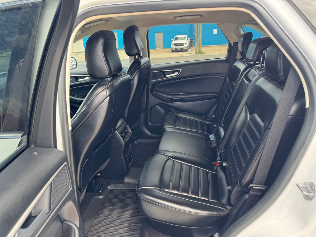 2020 Ford Edge Image 11
