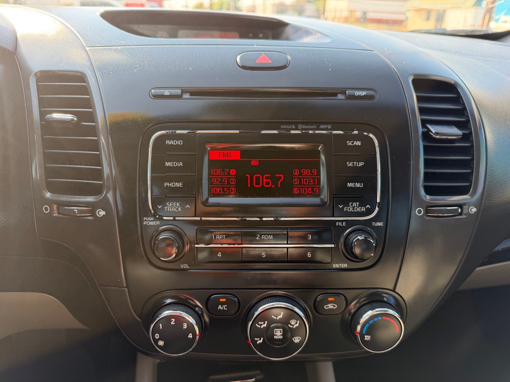 2015 Kia Forte Image 16