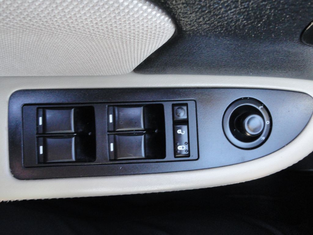 2014 Dodge Avenger Image 15