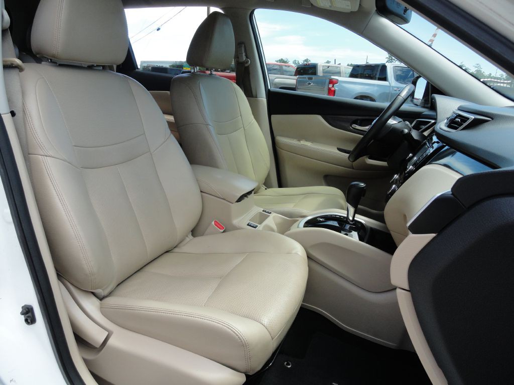 2016 Nissan Rogue Image 8