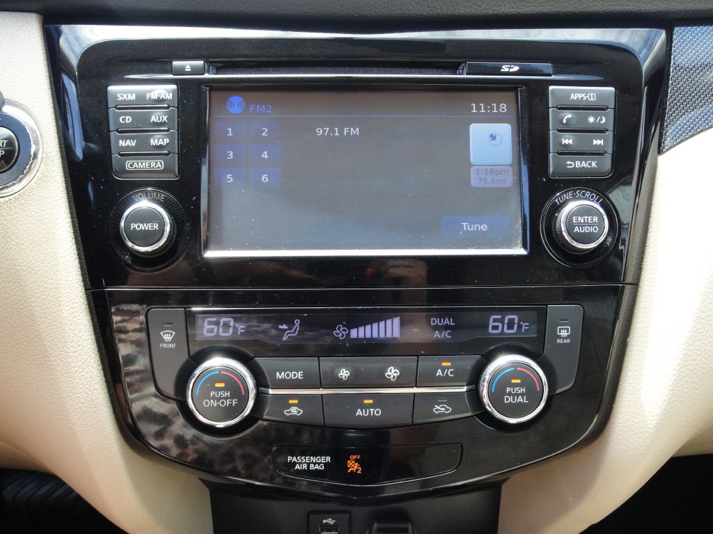 2016 Nissan Rogue Image 12