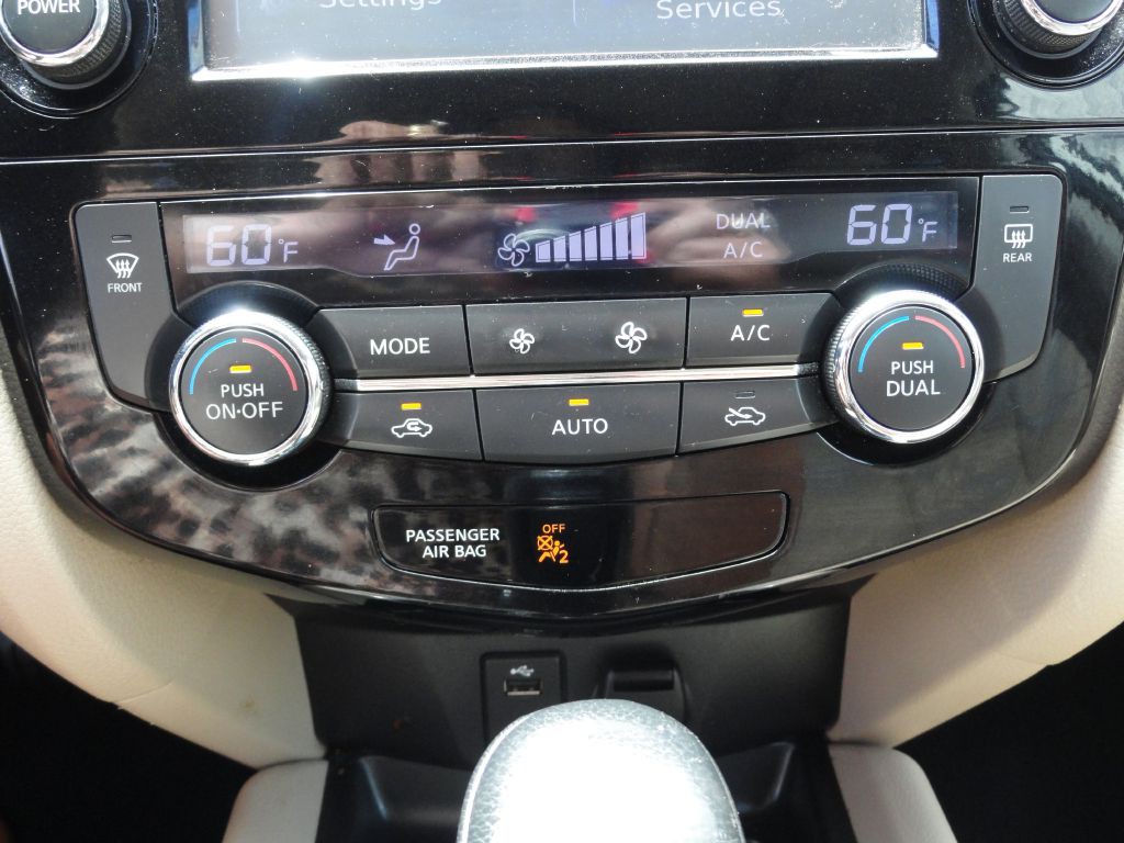 2016 Nissan Rogue Image 21