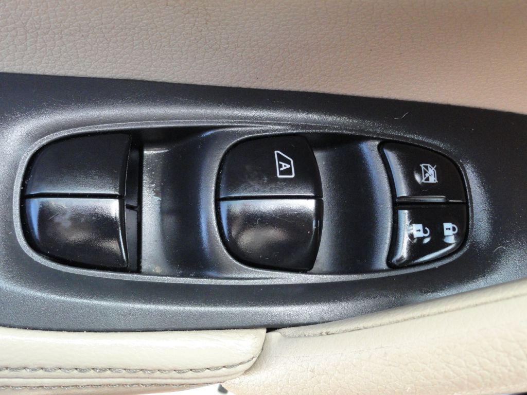 2016 Nissan Rogue Image 26