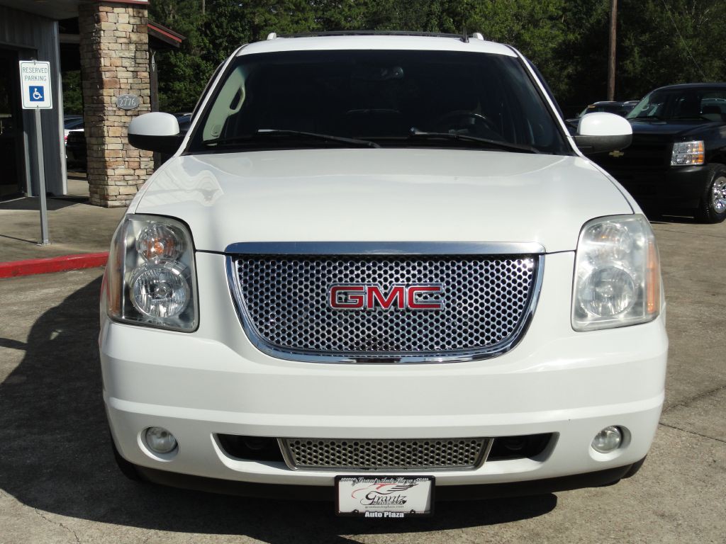 2007 GMC Yukon Image 2