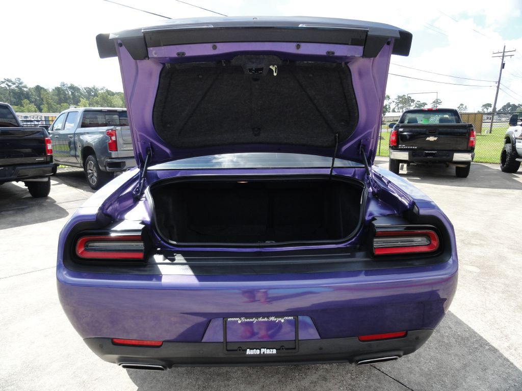 2016 Dodge Challenger Image 11