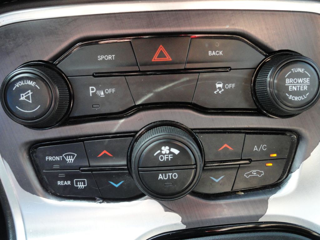 2016 Dodge Challenger Image 21