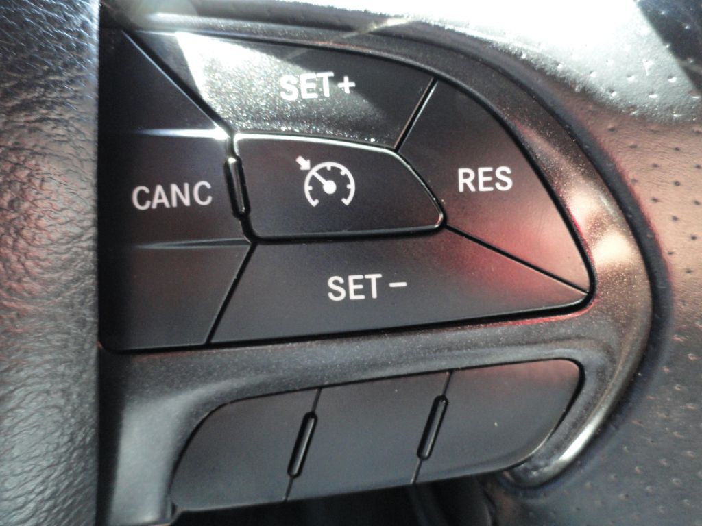 2016 Dodge Challenger Image 24