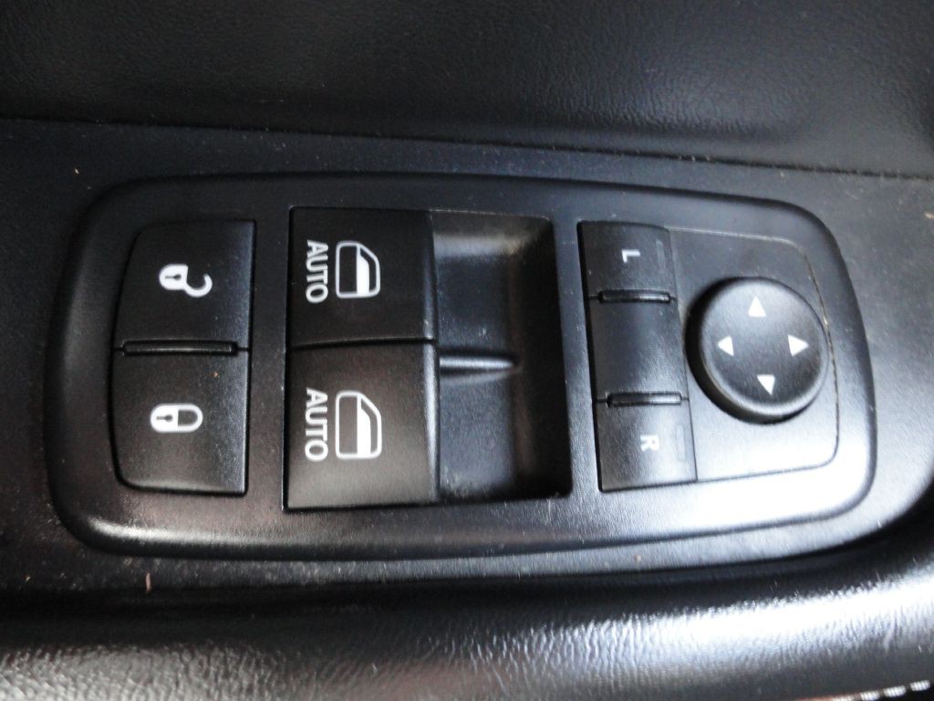 2016 Dodge Challenger Image 30