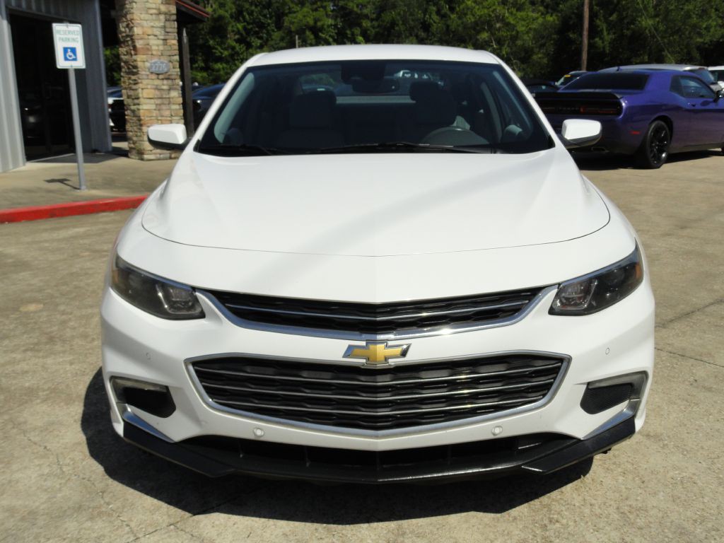 2018 Chevrolet Malibu Image 2