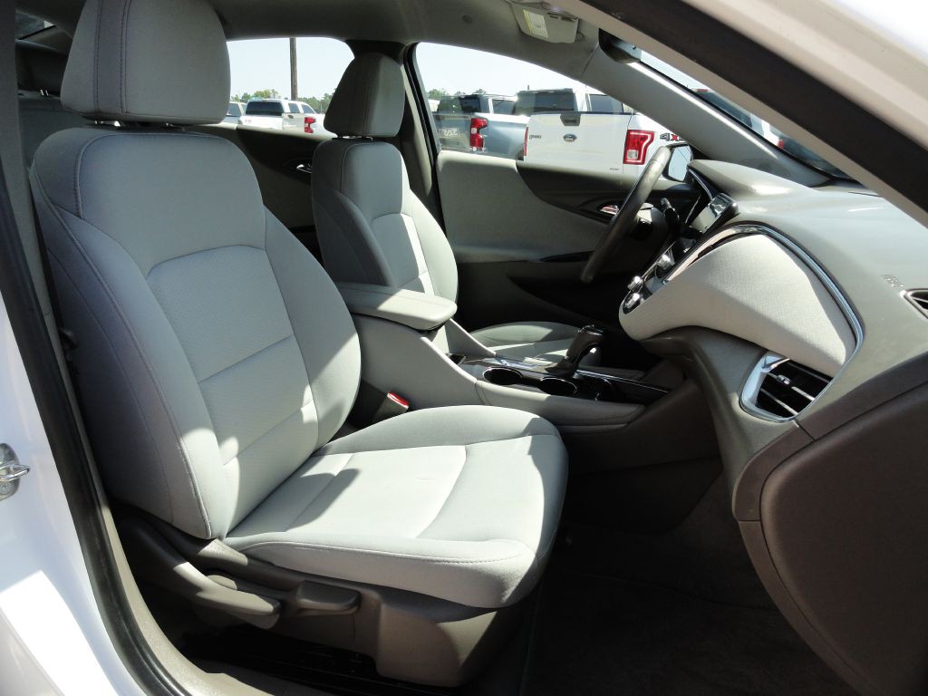 2018 Chevrolet Malibu Image 10