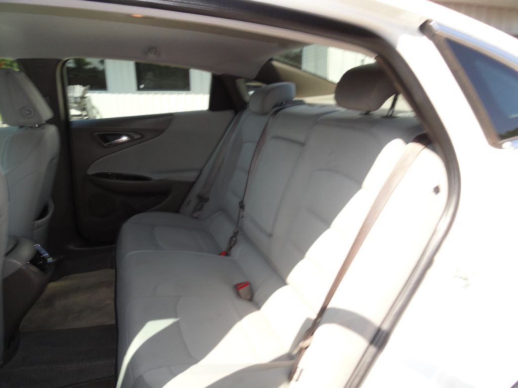 2018 Chevrolet Malibu Image 11
