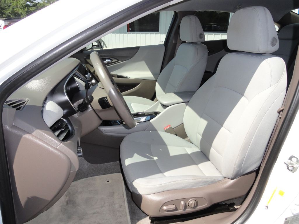 2018 Chevrolet Malibu Image 12