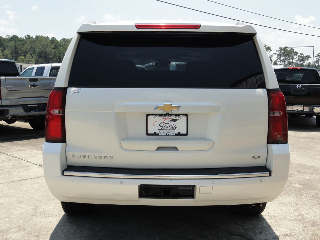 2015 Chevrolet Suburban Image 4