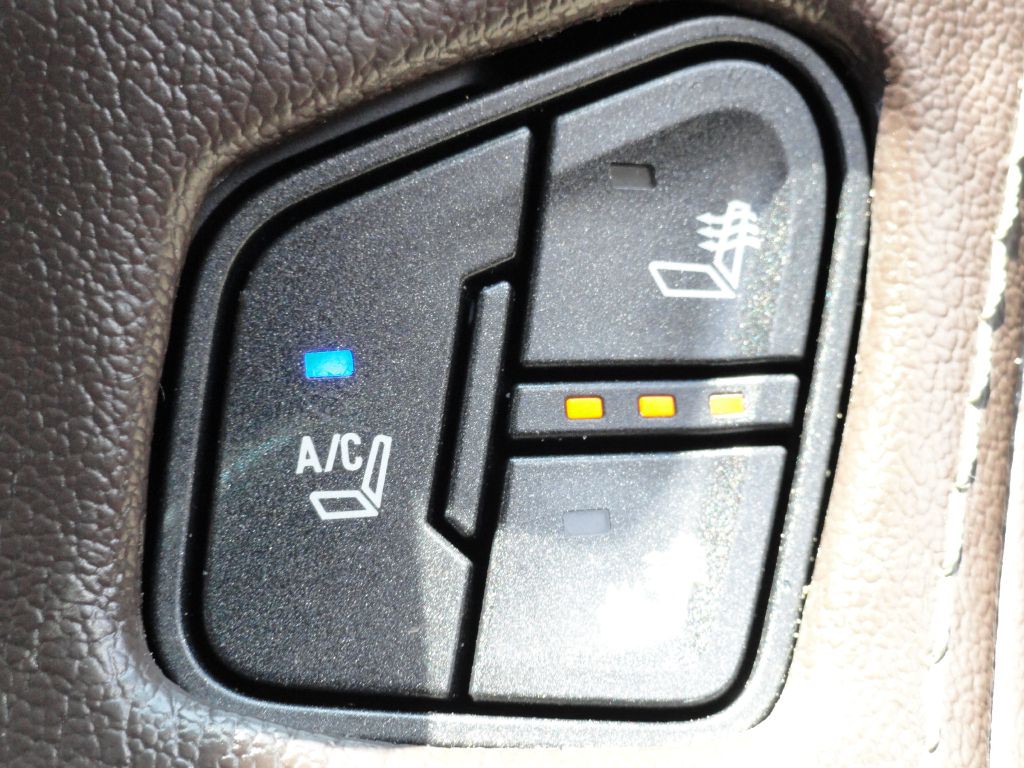 2015 Chevrolet Suburban Image 24