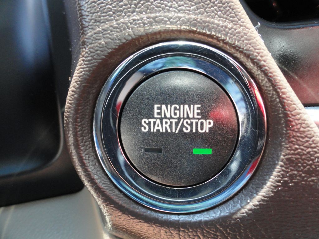 2015 Chevrolet Suburban Image 32