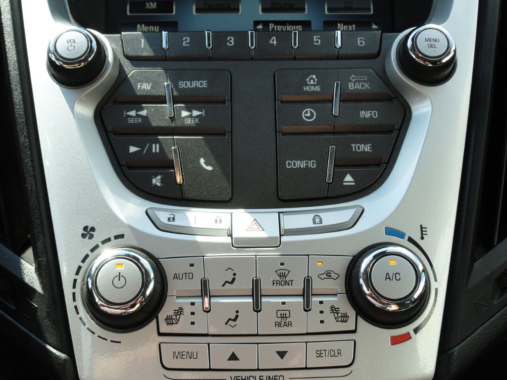 2015 Chevrolet Equinox Image 17