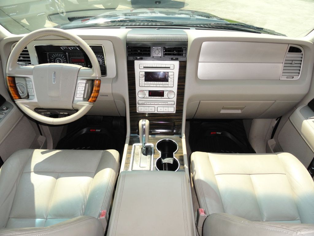 2007 Lincoln Navigator Image 6