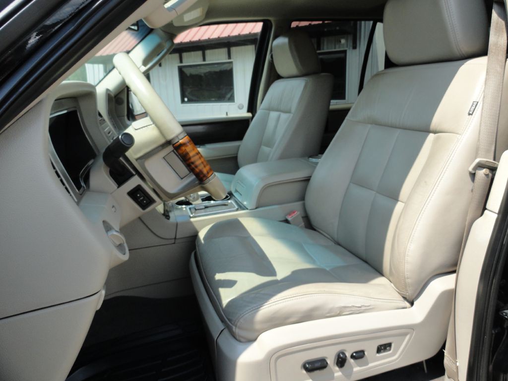 2007 Lincoln Navigator Image 10