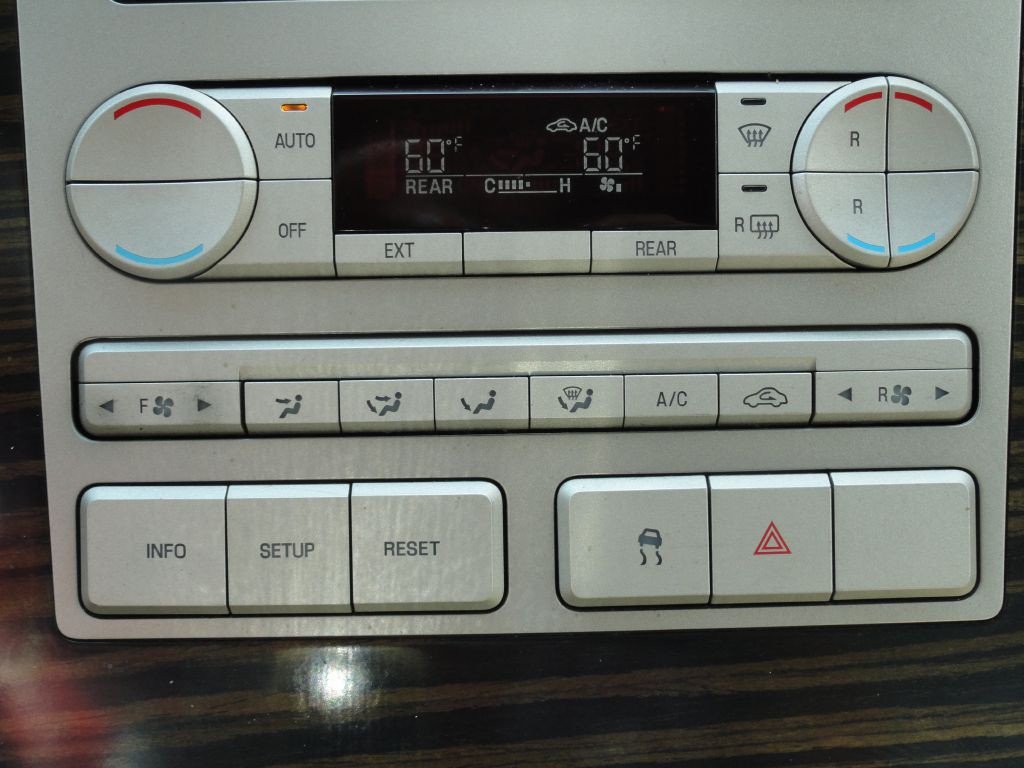 2007 Lincoln Navigator Image 22