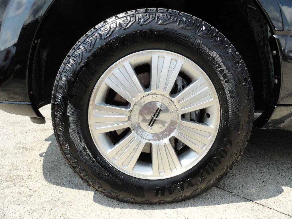 2007 Lincoln Navigator Image 32