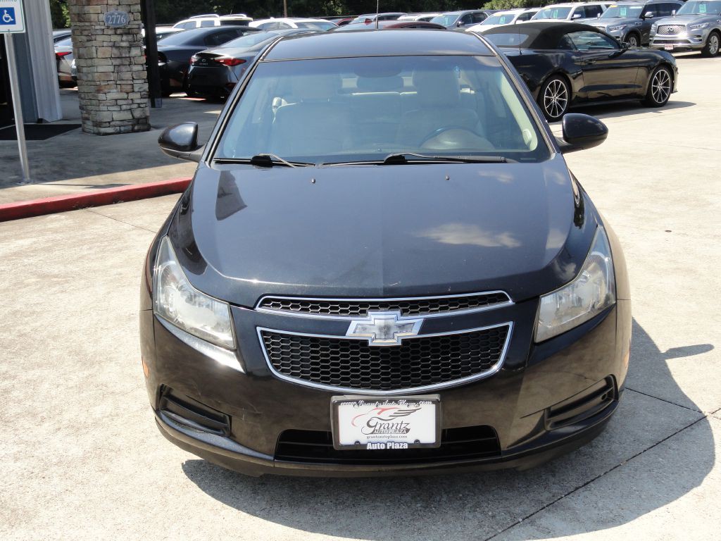 2014 Chevrolet Cruze Image 2