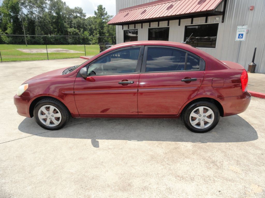 2010 Hyundai Accent Image 3