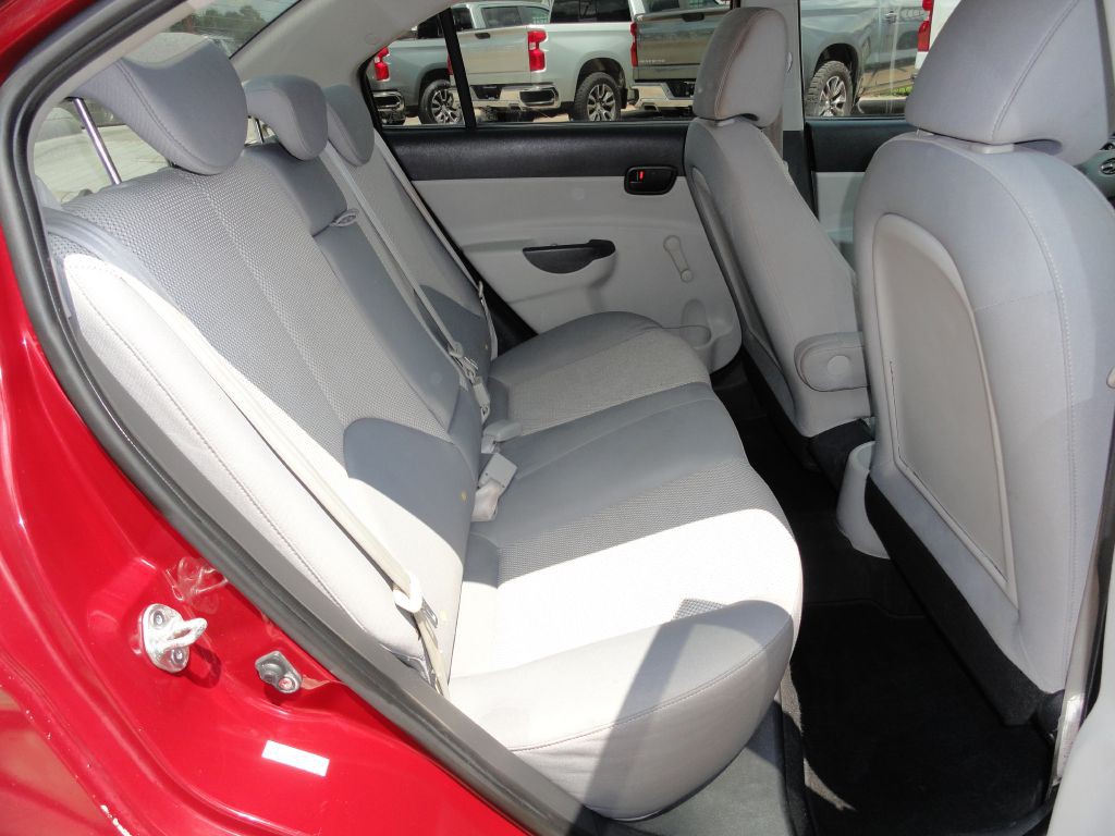 2010 Hyundai Accent Image 7