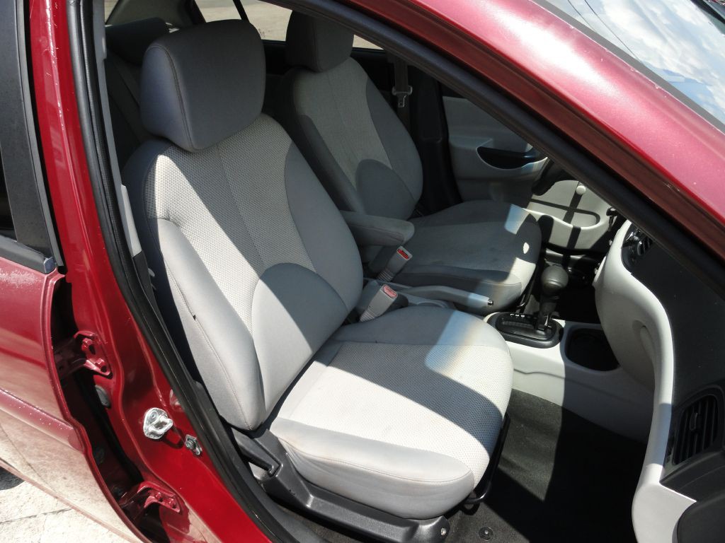 2010 Hyundai Accent Image 8
