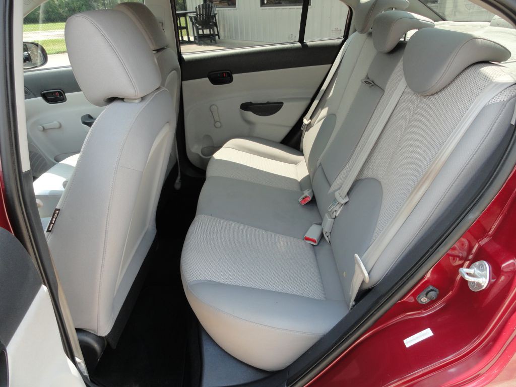 2010 Hyundai Accent Image 10