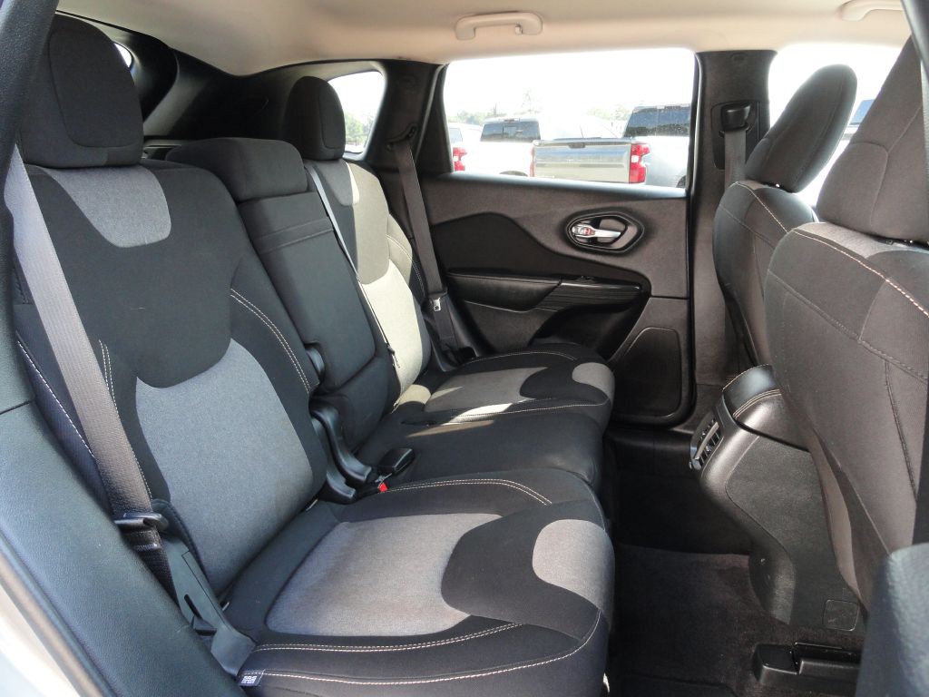 2016 Jeep Cherokee Image 7