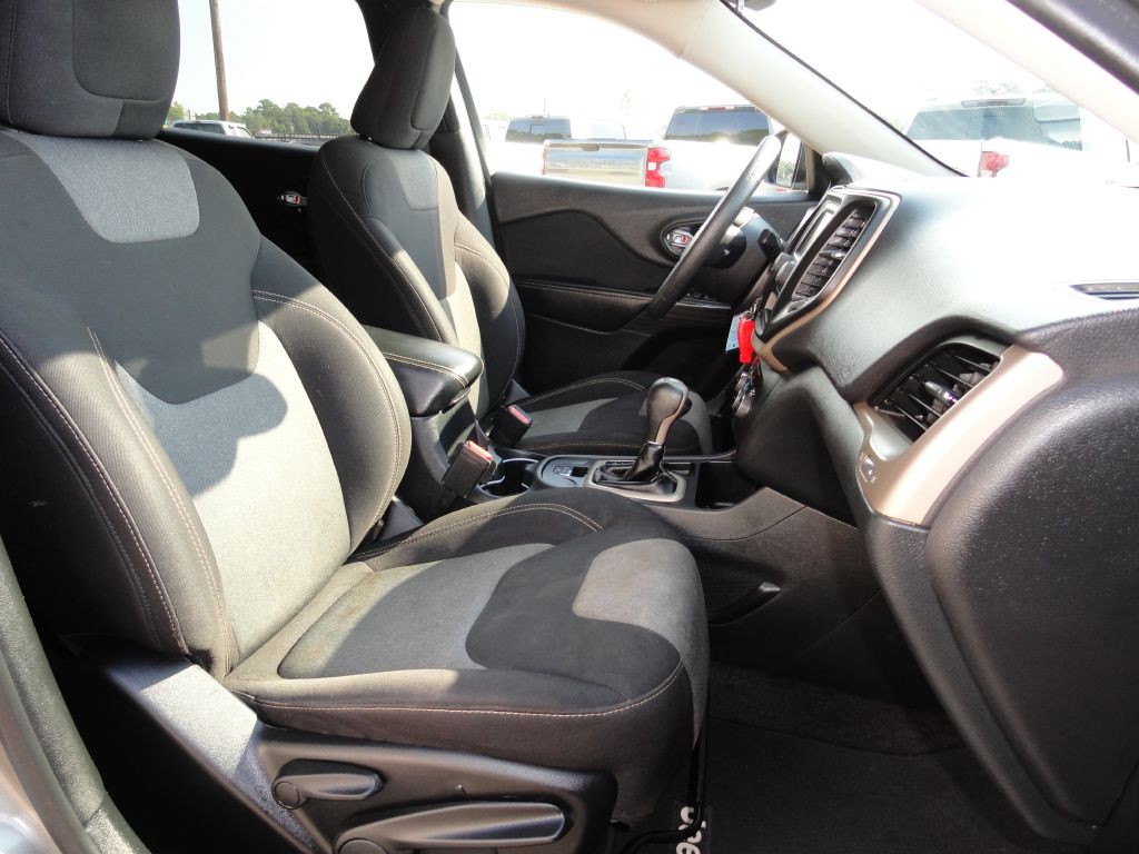 2016 Jeep Cherokee Image 8