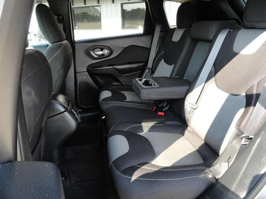 2016 Jeep Cherokee Image 9