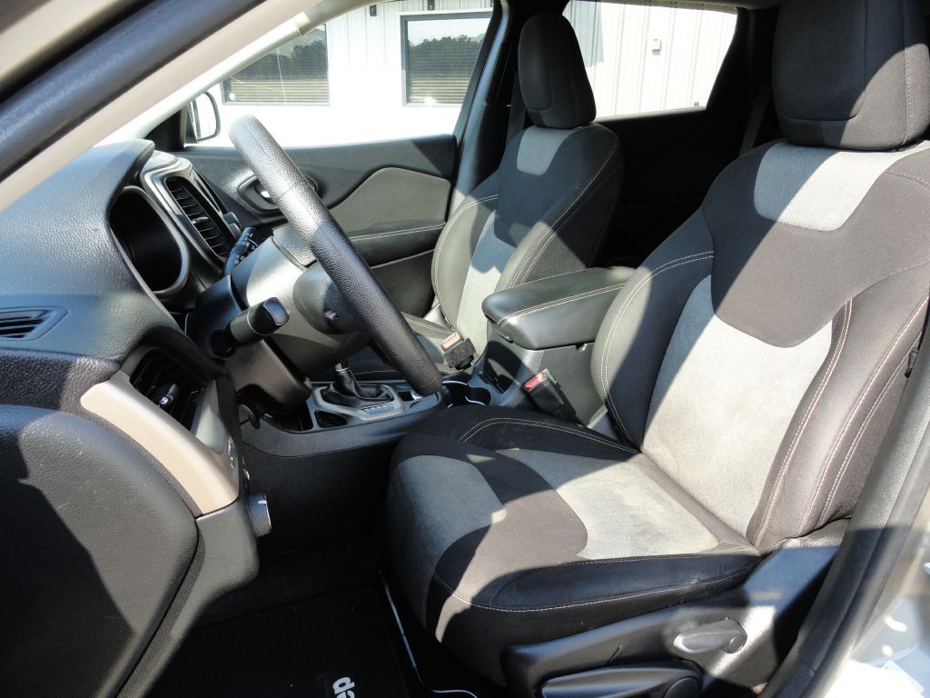 2016 Jeep Cherokee Image 10