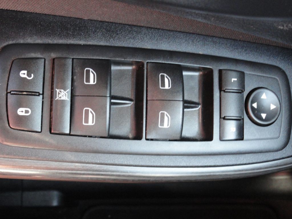 2016 Jeep Cherokee Image 24