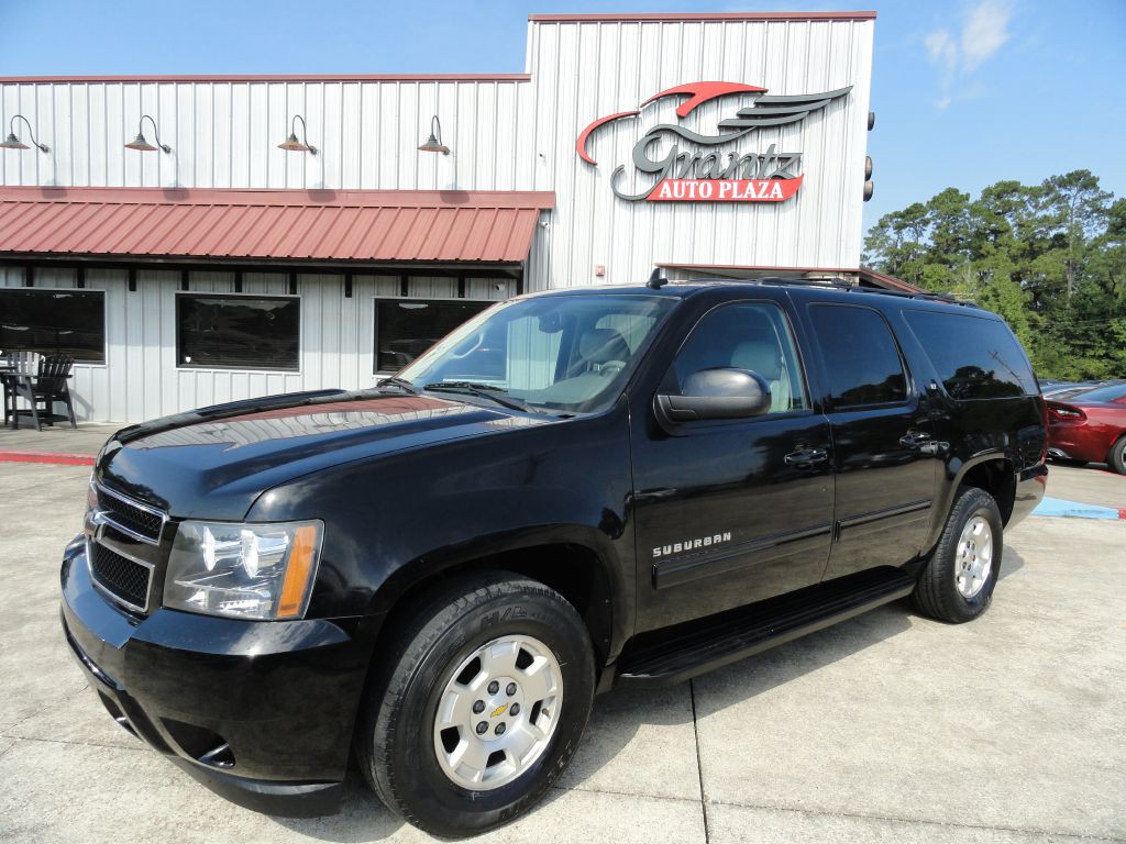 2010 Chevrolet Suburban Image 1
