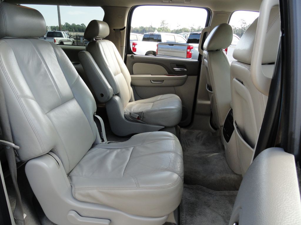 2010 Chevrolet Suburban Image 7