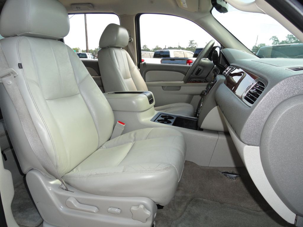2010 Chevrolet Suburban Image 8