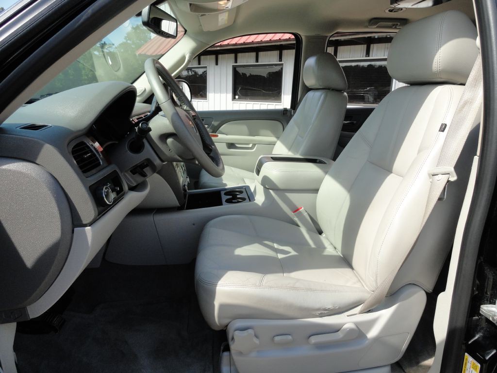 2010 Chevrolet Suburban Image 10