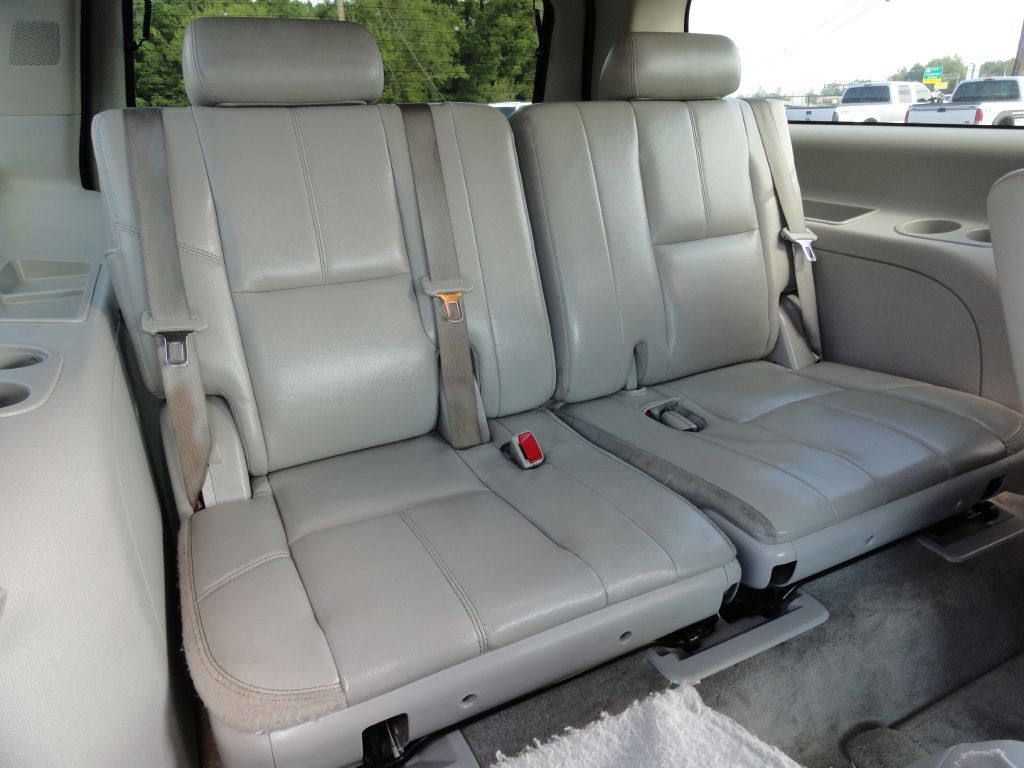 2010 Chevrolet Suburban Image 11
