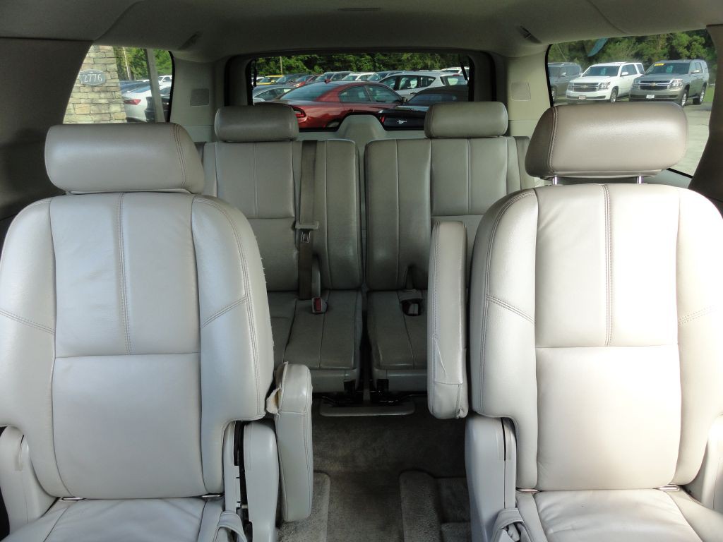 2010 Chevrolet Suburban Image 13