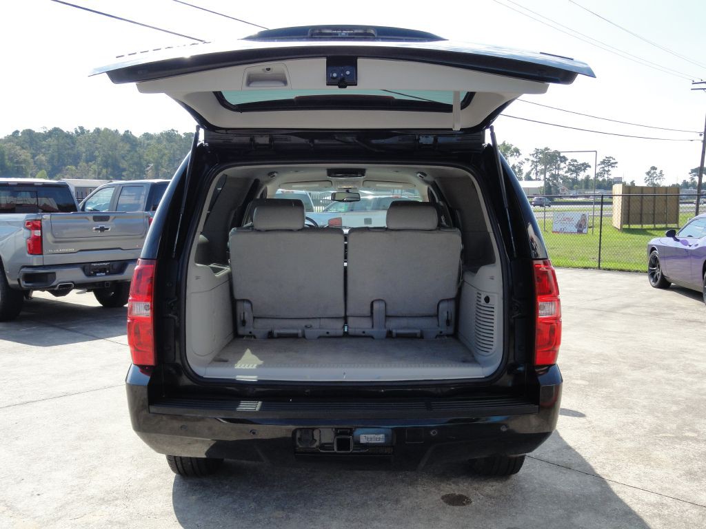 2010 Chevrolet Suburban Image 14