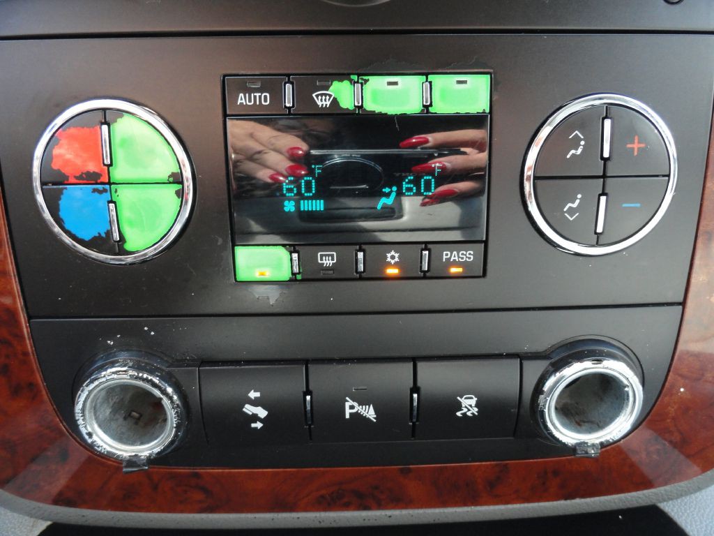 2010 Chevrolet Suburban Image 18
