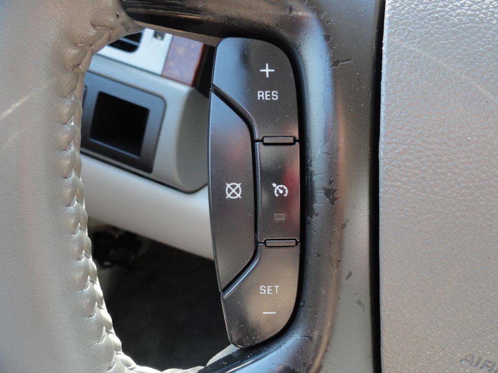 2010 Chevrolet Suburban Image 21