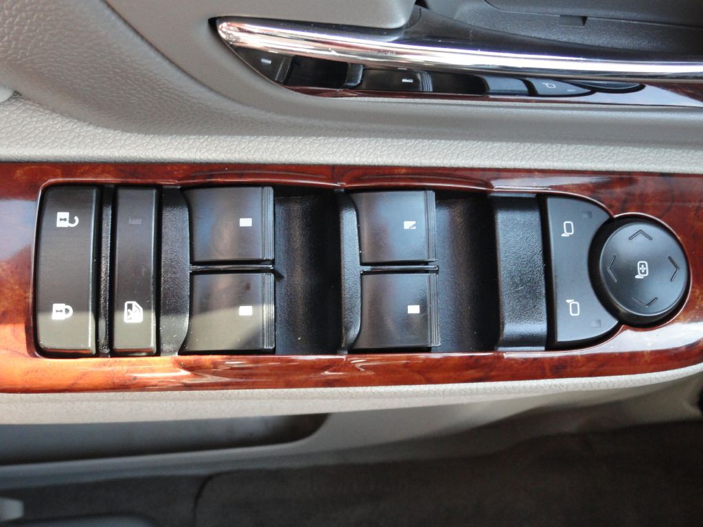 2010 Chevrolet Suburban Image 23