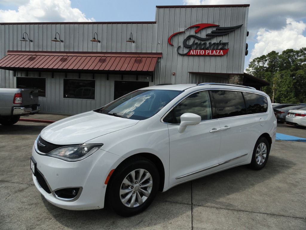 2019 Chrysler Pacifica Image 1