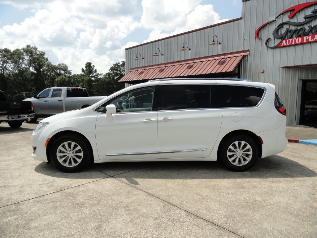 2019 Chrysler Pacifica Image 3