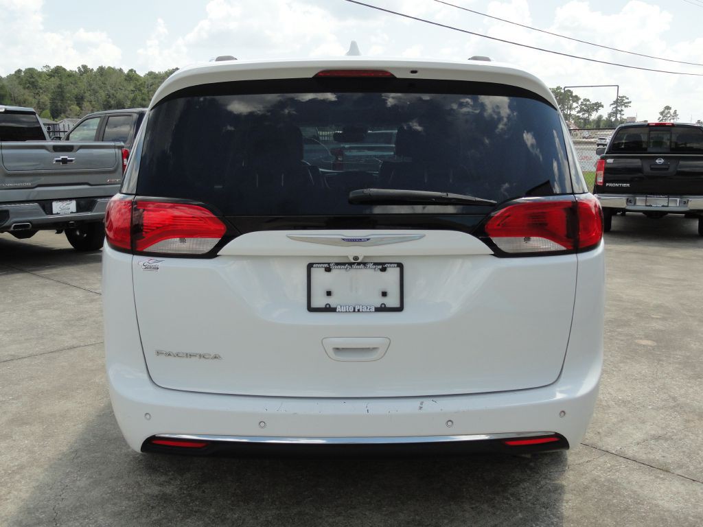 2019 Chrysler Pacifica Image 4